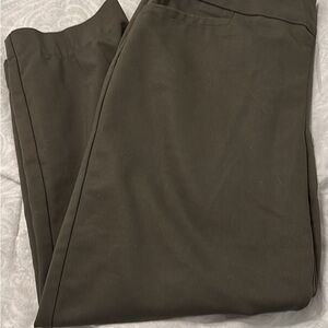 Briggs New York Women's army green Cropped Pants